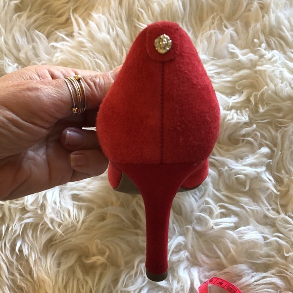 Anne Klein Suede Red Pumps EUC Leather Size 8 1/2 closed pointed toe design - Picture 6 of 10